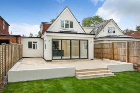 Luxury 4 Bd, 3 Bth, Parking, WiFi, M4, Nirvana Spa